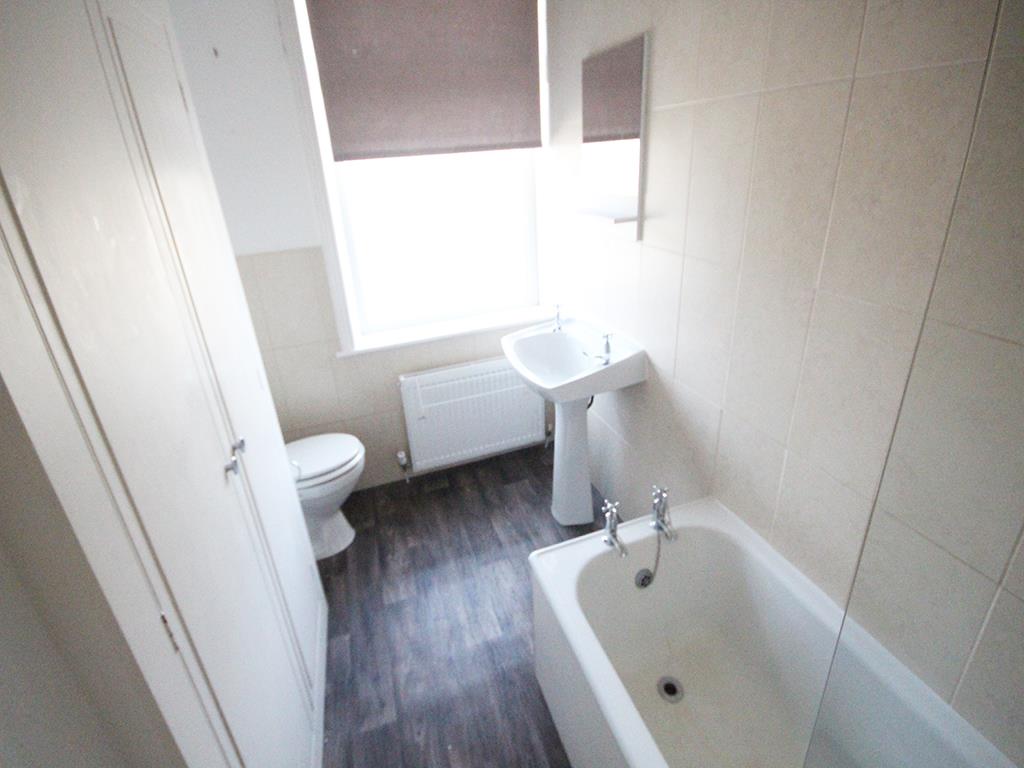 2 bedroom mid terrace house To Let in Barnoldswick - IMG_1611.jpg